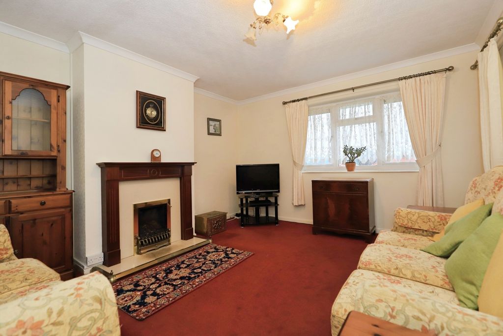 Property photo 3 of 13 Lounge