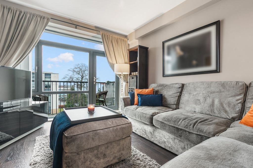 Property photo 2 of 26 Picture No. 24