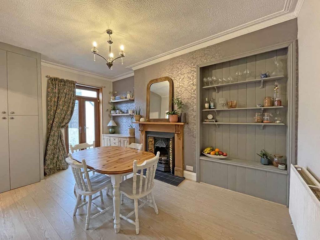 Property photo 3 of 21 Edgecumbe Park Road 27 Dining Room Front...Jpg