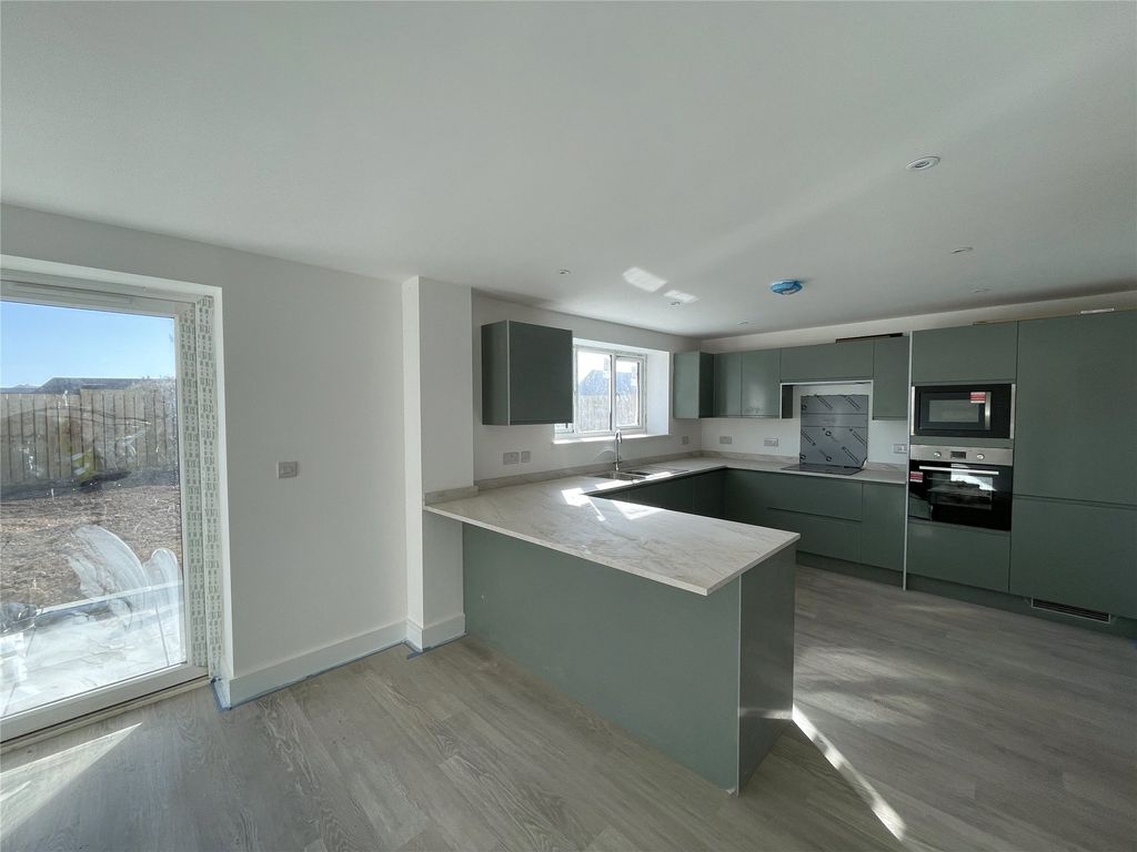 Property photo 2 of 13 Picture No. 16