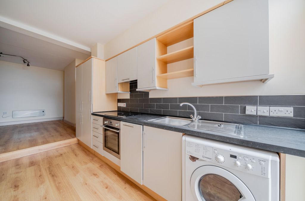 Property photo 3 of 21 1481787-12-6A33c9839B061