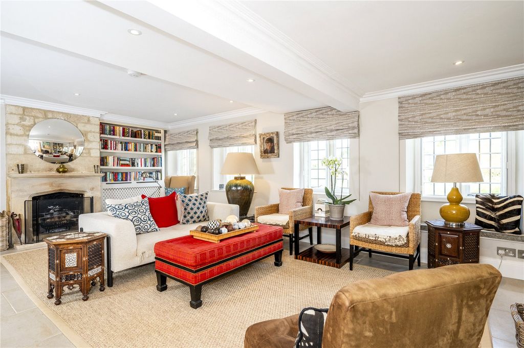Property photo 3 of 16 Sitting Room