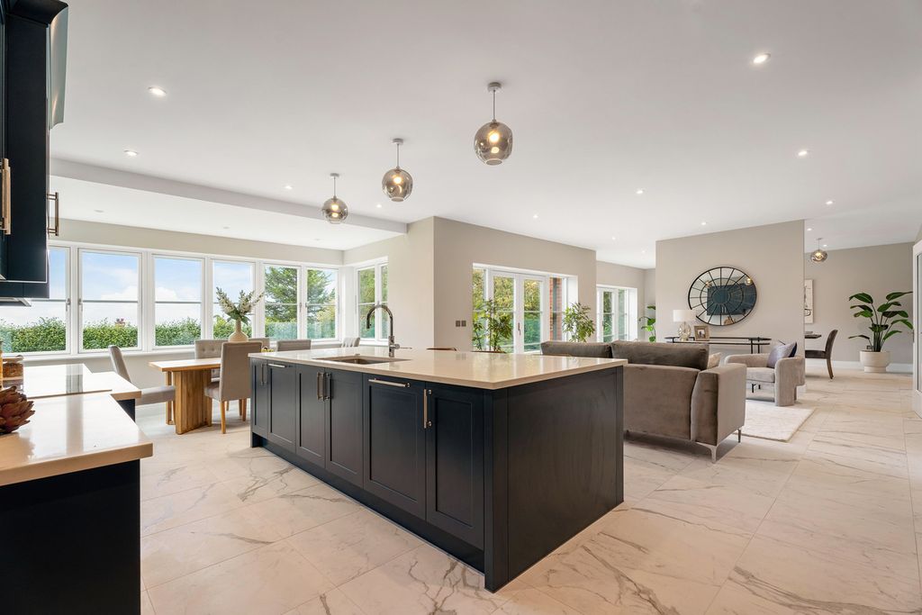 Property photo 2 of 47