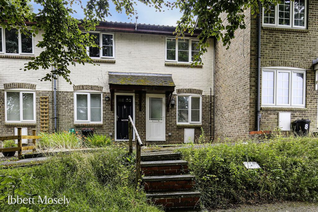 Property photo 1 of 7 1.  7 Squerryes Mede, Westerham, Tn16 1Sw - 16 Pho