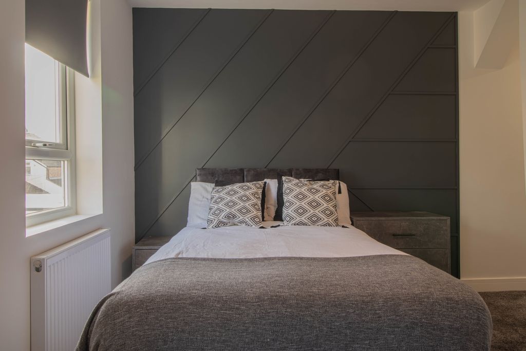 Property photo 1 of 5 Bedroom.1 (1)