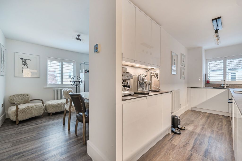 Property photo 2 of 21