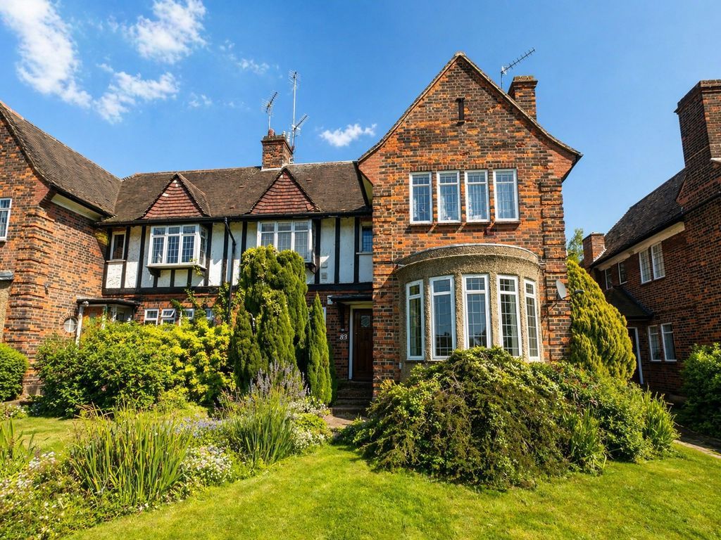 Property photo 1 of 8 Photo 5