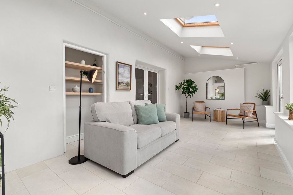 Property photo 3 of 48