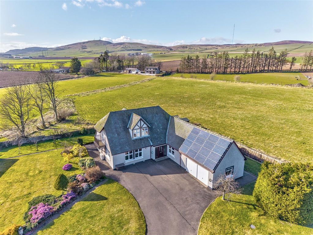 Property photo 2 of 42 Cruachan Huntingfaulds Road Tealing-22.Jpg