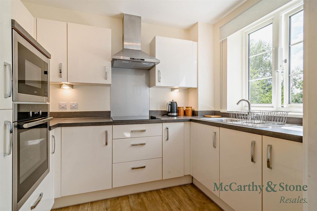 Property photo 2 of 21 Kitchen