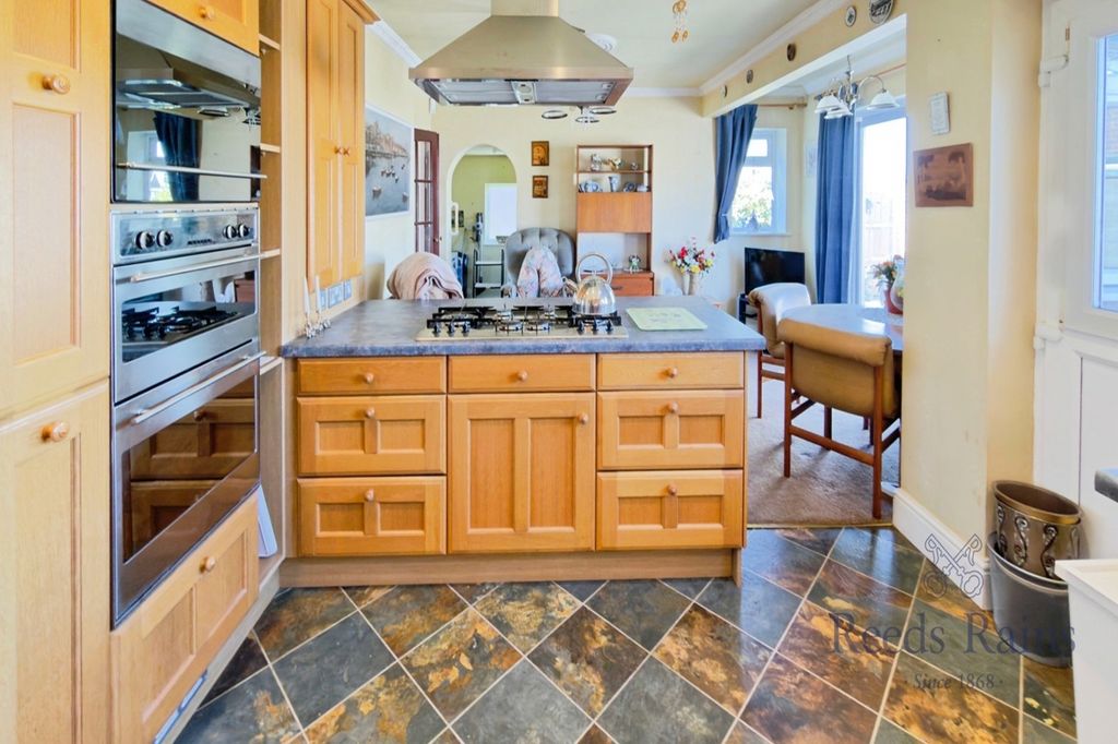Property photo 2 of 23 Kitchen Dining
