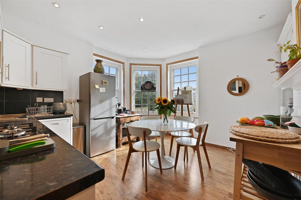 Property photo 2 of 11 Stafford Mansions - Kitchen3 (1).Jpg
