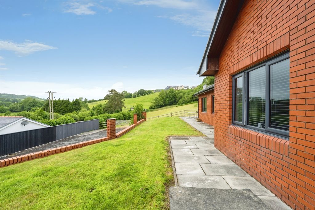 Property photo 2 of 34