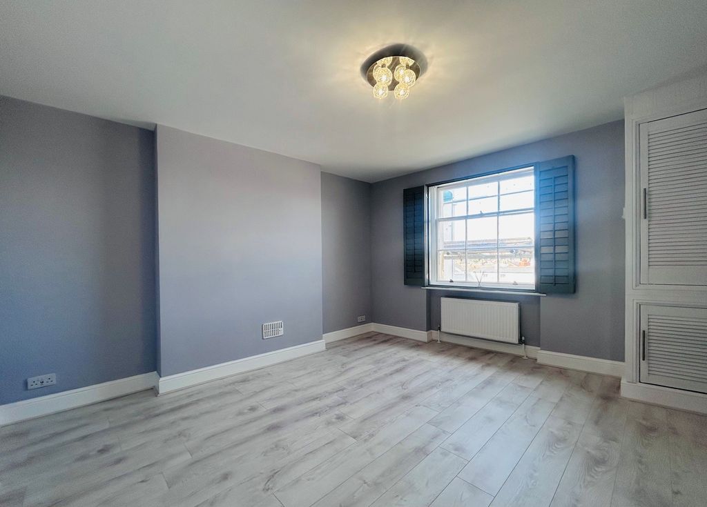Property photo 1 of 10 Bedroom