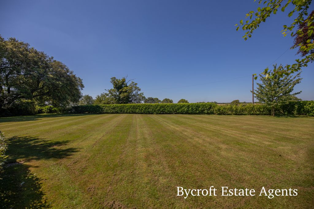 Property photo 2 of 33