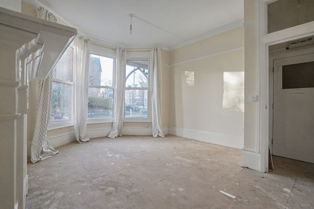 Property photo 3 of 14 Flat 1, 104 Goldsmith Avenue, Acton, London, W3 6Hw