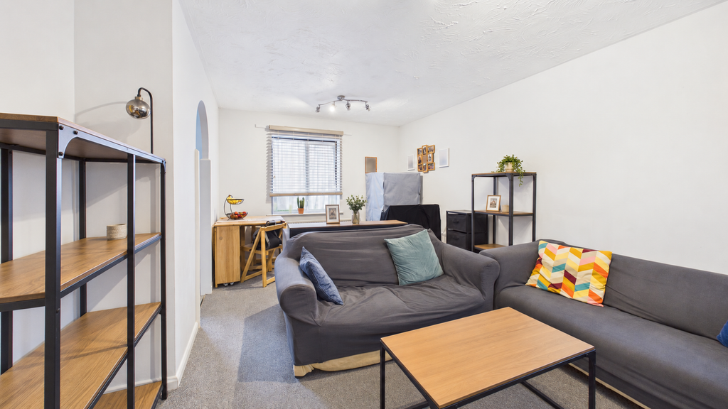 Property photo 2 of 6 98 Poets Ch3