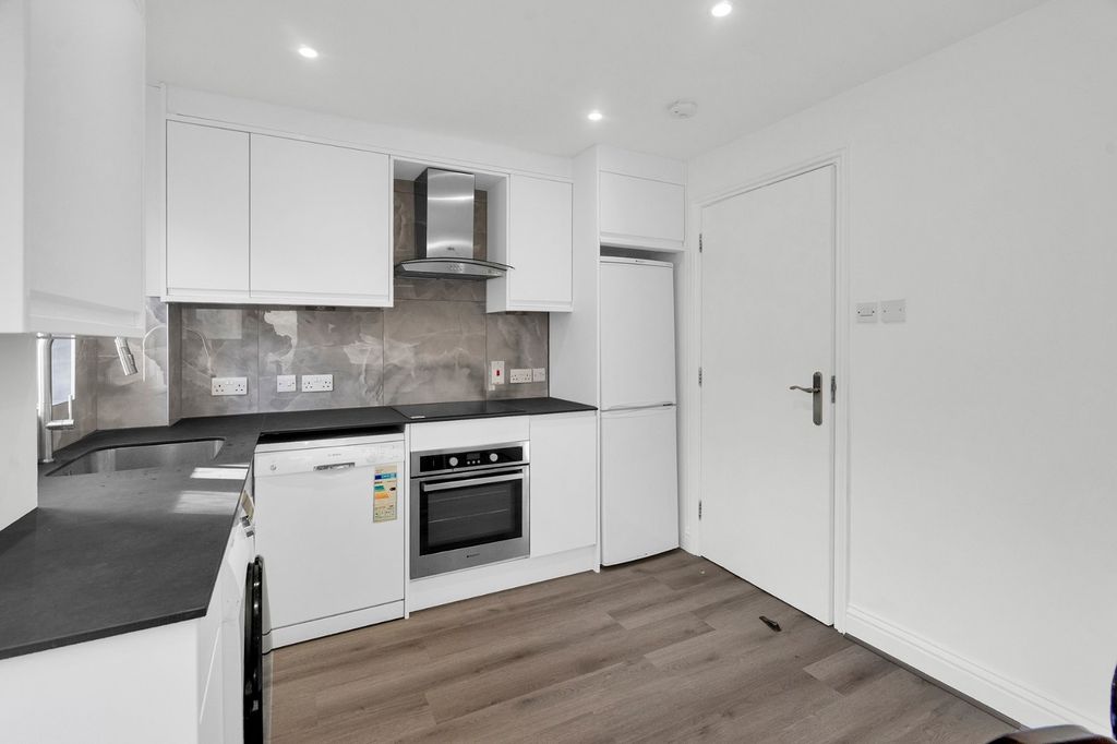 Property photo 1 of 25