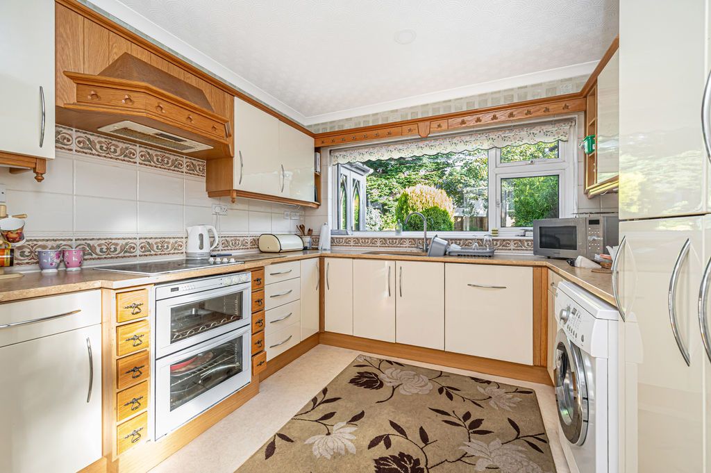 Property photo 2 of 33 Kitchen