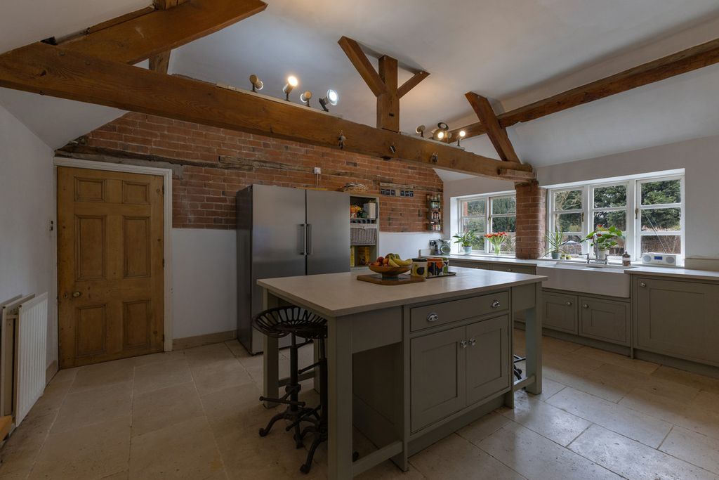 Property photo 3 of 41