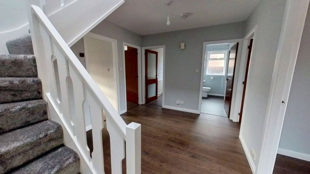 Property photo 2 of 17 Picture No. 25