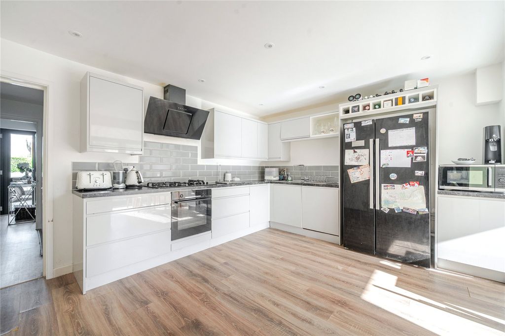 Property photo 3 of 11 Picture No. 02