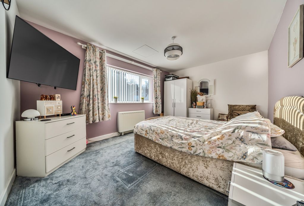 Property photo 2 of 15 1396101-2-695E4Bf...