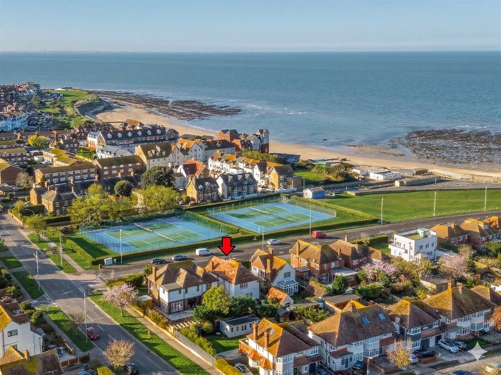 Property photo 1 of 41