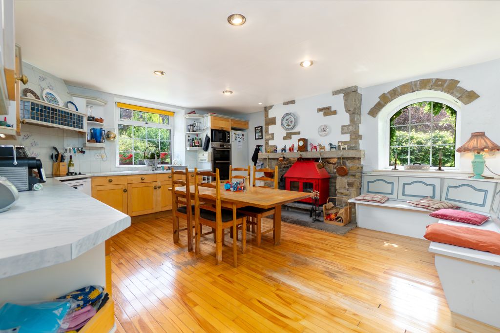 Property photo 2 of 28 Dining Kitchen
