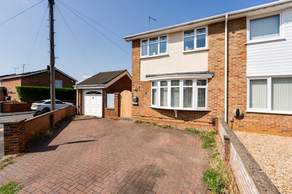 Property photo 1 of 21 86 Churchill Way, Burton Latimer-3.Jpg