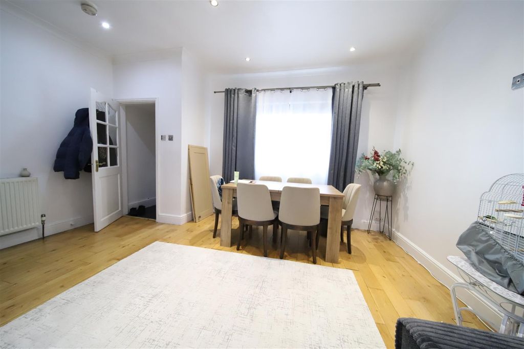 Property photo 3 of 17 Lounge 3.Jpg