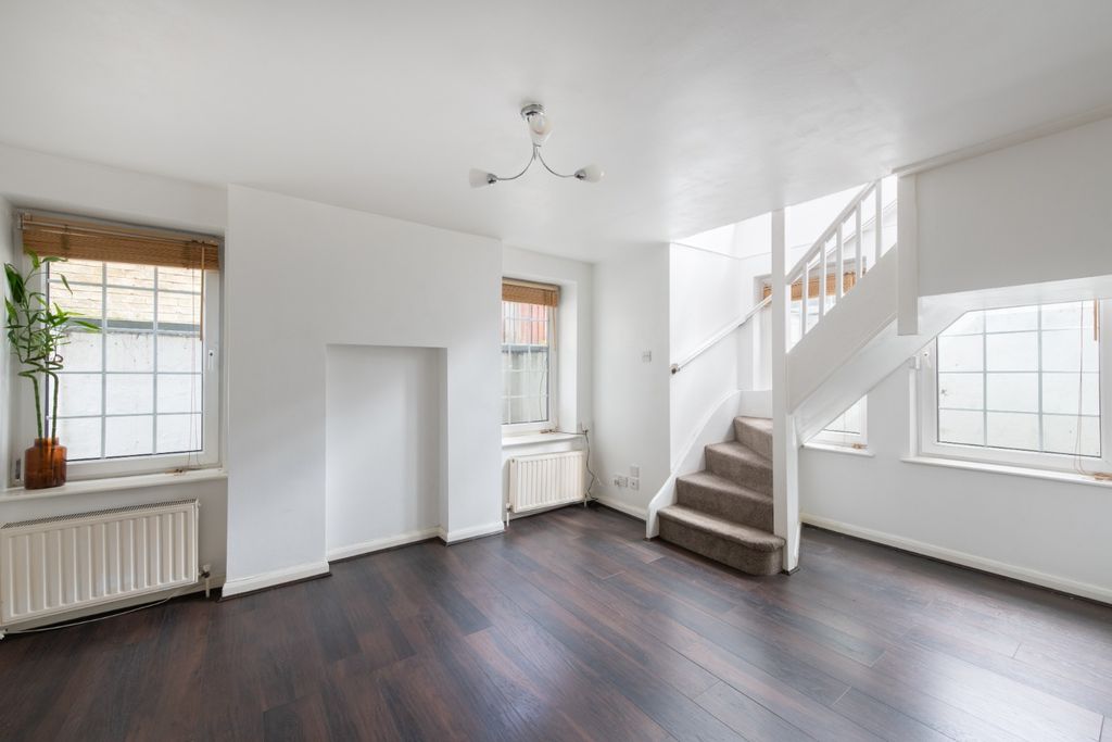Property photo 2 of 15 5193702
