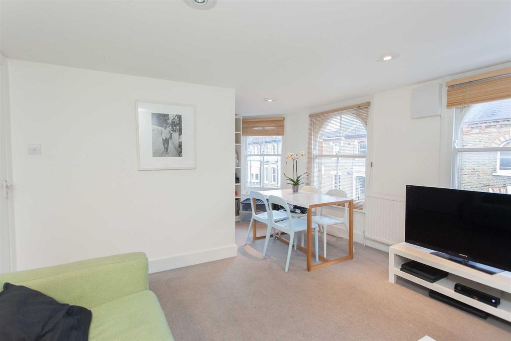 Property photo 2 of 6 Lounge