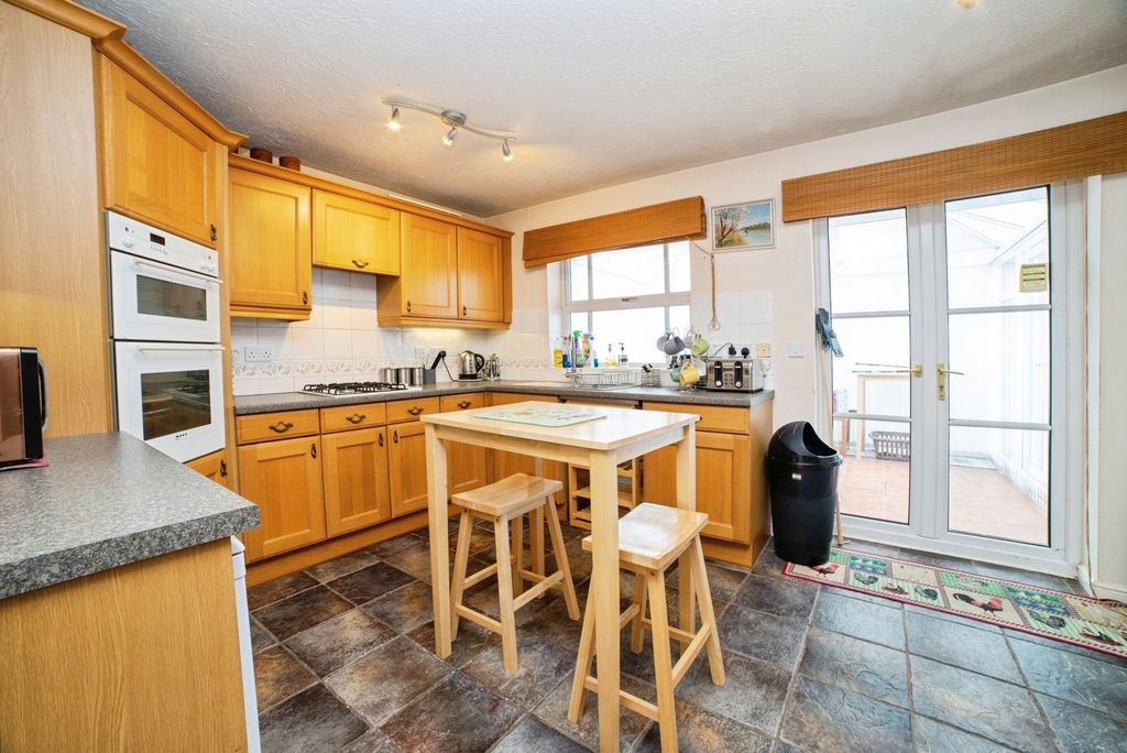 Property photo 2 of 17 Photo