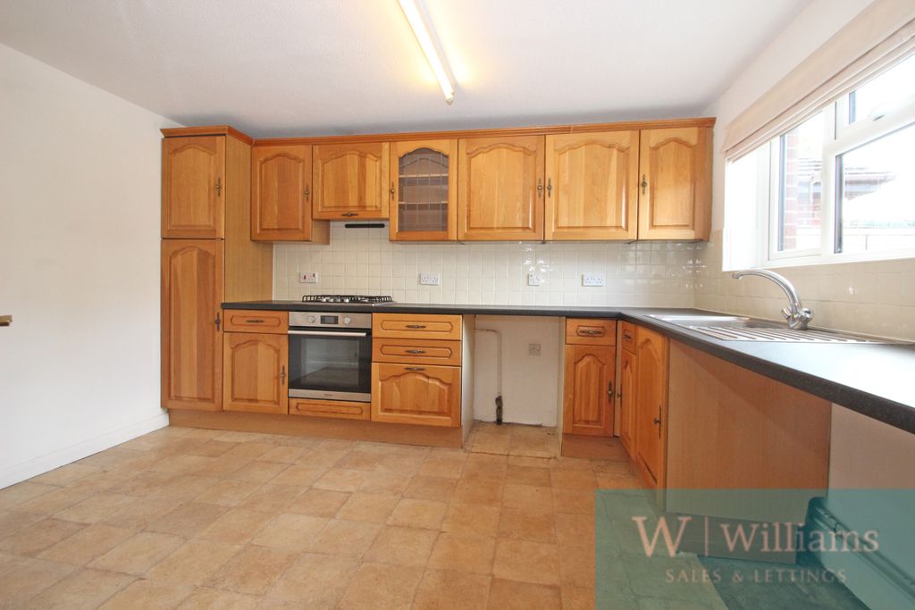 Property photo 2 of 11 Kitchen