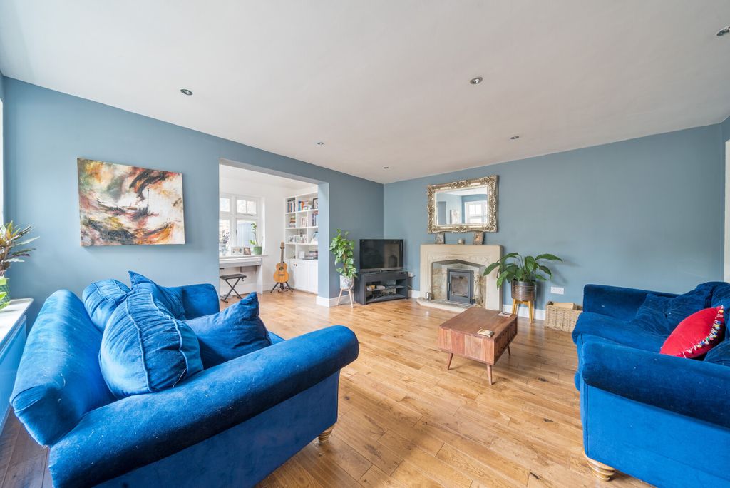 Property photo 3 of 22 1315629-16-685d3B...