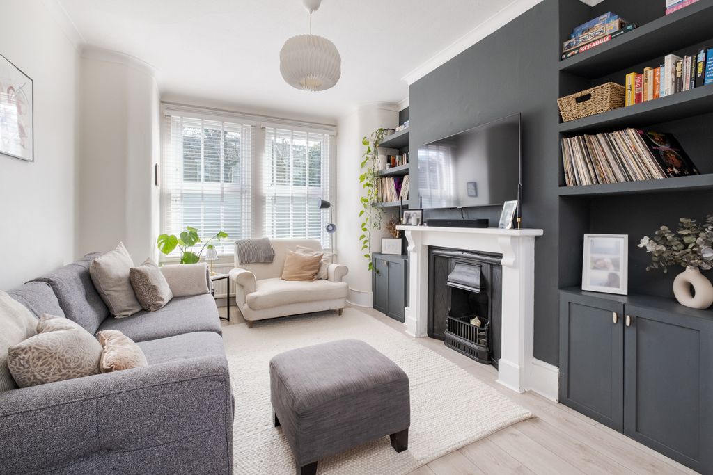 Property photo 2 of 23