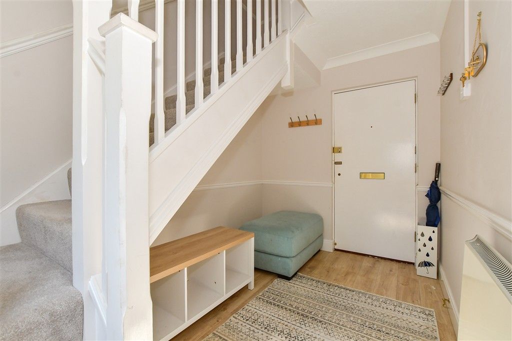 Property photo 2 of 11 Hallway