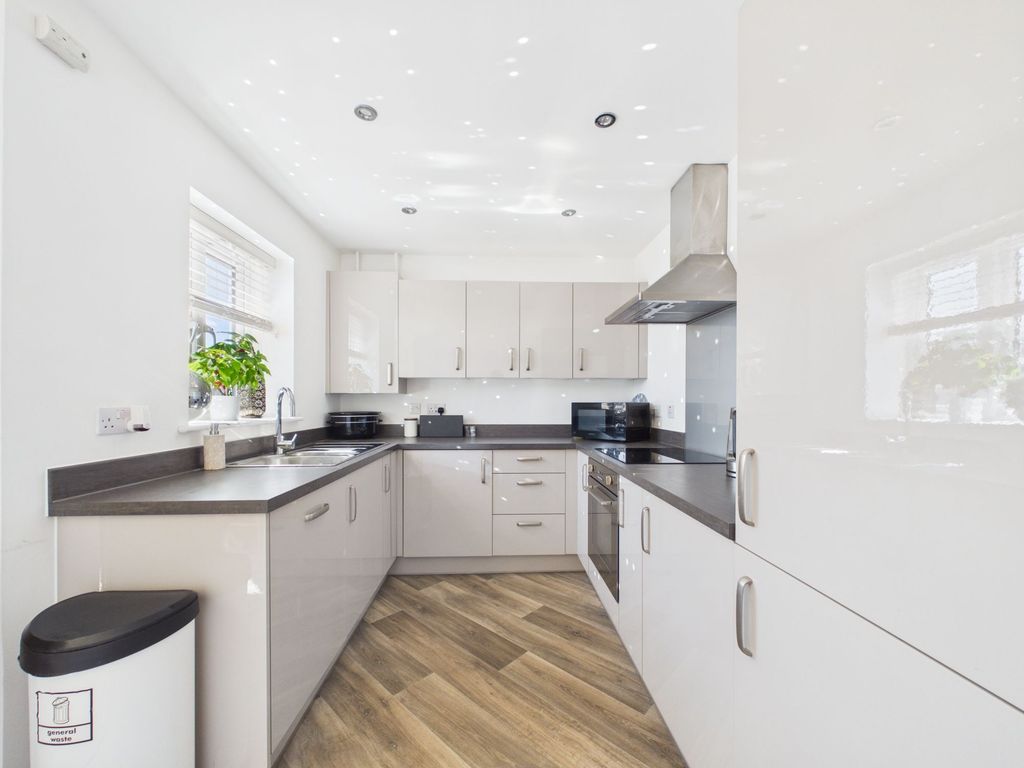 Property photo 3 of 20 Dining Kitchen