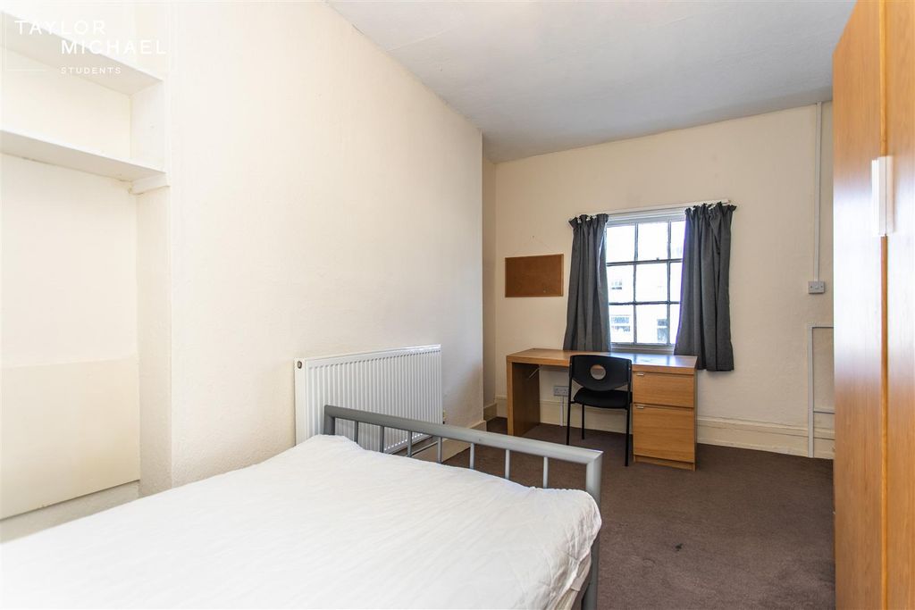 Property photo 1 of 12 Room