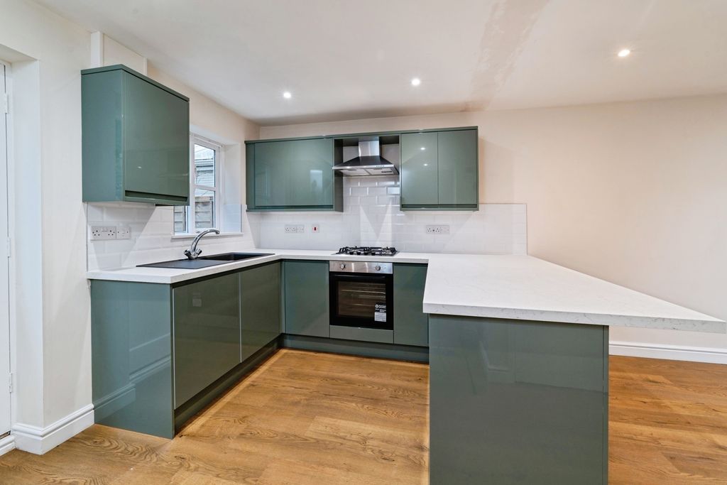 Property photo 3 of 16 Pbox-Img.Jpg