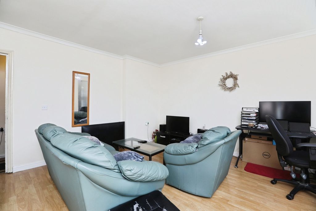 Property photo 3 of 8 Pbox-Img.Jpg