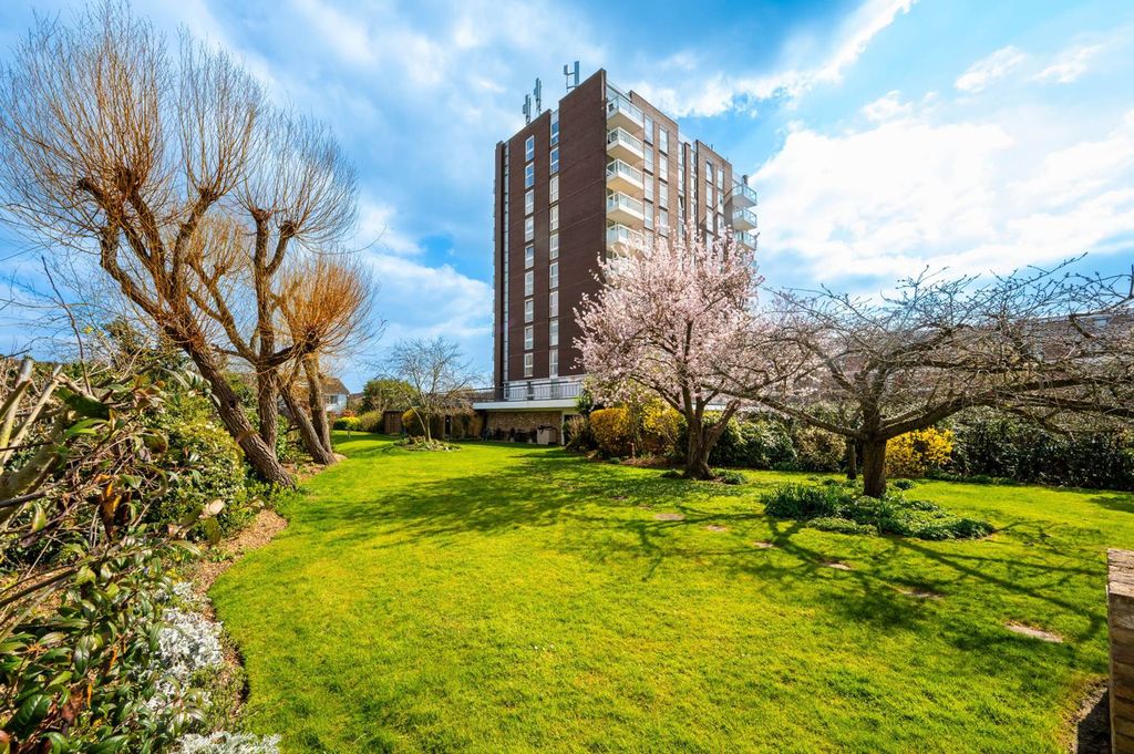 Property photo 1 of 23