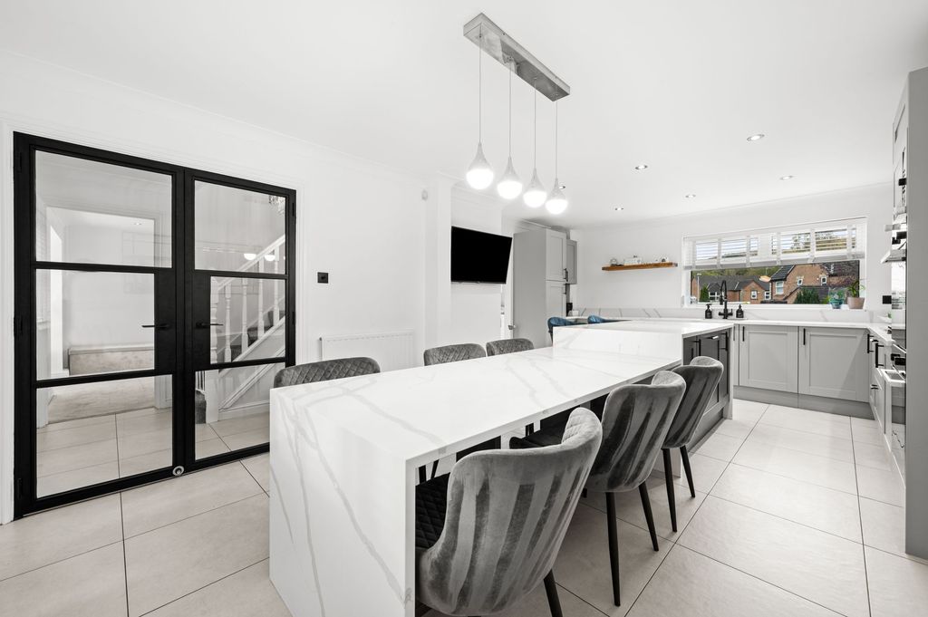 Property photo 2 of 26