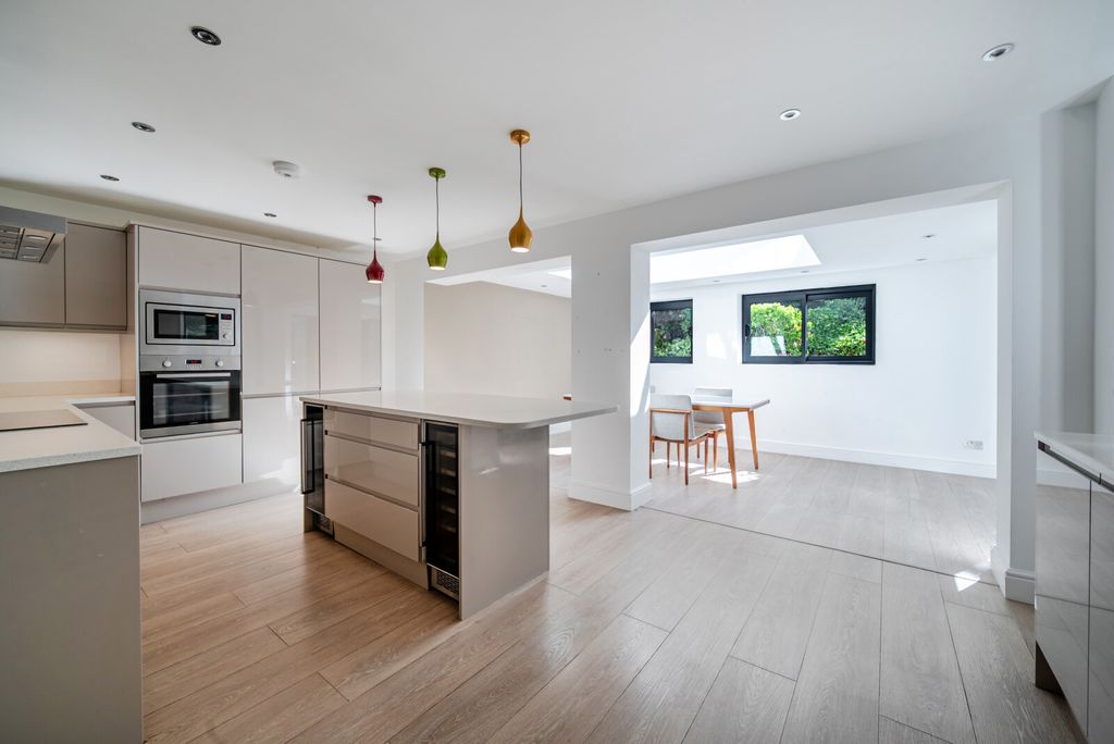 Property photo 3 of 18 14-6A7c404397E71-...
