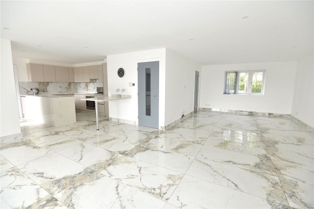 Property photo 3 of 17 Kitchen/Sitting Room