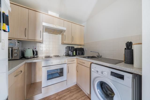 Property photo 3 of 19 Kitchen