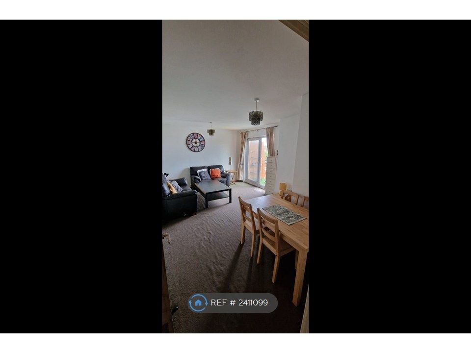 Property photo 2 of 10 Living