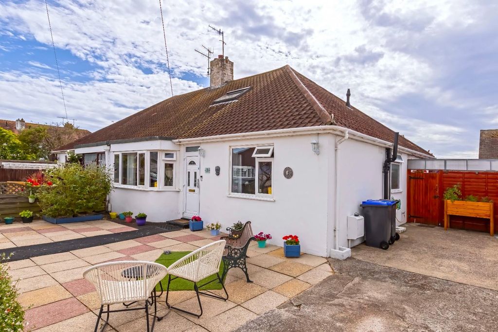 Property photo 1 of 32 Kings Close_27.Jpg