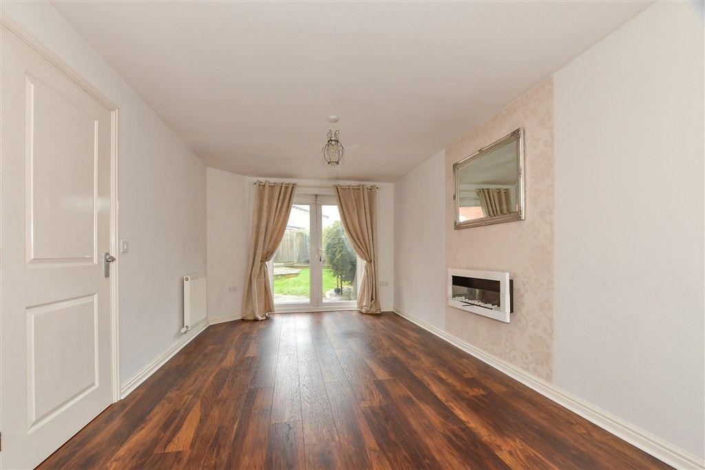 Property photo 1 of 11 Lounge